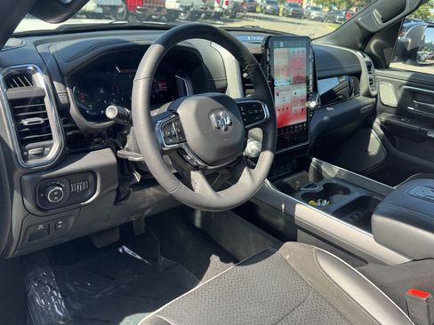 Used 2025 RAM 1500 Laramie AWD/4WD image 12