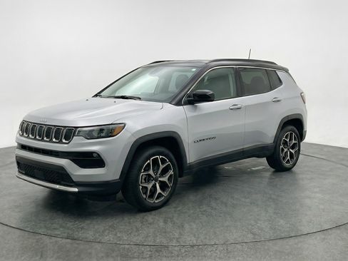 Used 2025 Jeep Compass Limited image 3
