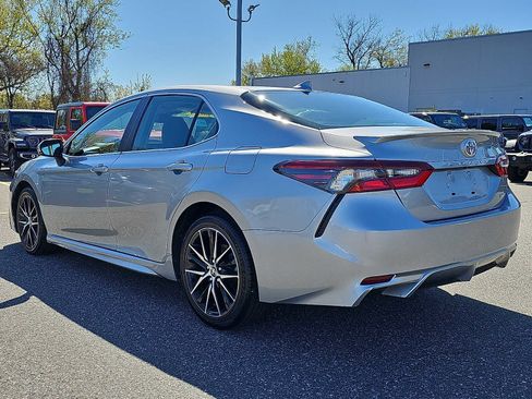 Used 2024 Toyota Camry SE FWD image 4