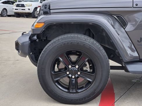 Used 2019 Jeep Wrangler Unlimited Sahara AWD/4WD image 14
