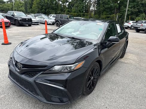Used 2023 Toyota Camry SE FWD image 4