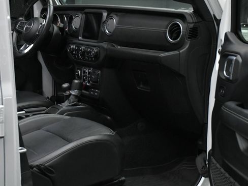 Used 2018 Jeep Wrangler Unlimited Sahara AWD/4WD image 40