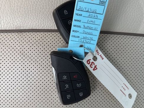 Used 2023 GMC Yukon XL Denali image 7