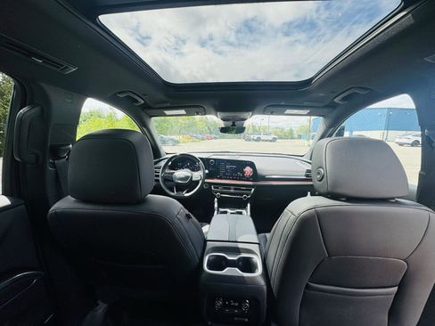 Used 2024 Chevrolet Traverse RS w/ LPO, Floor Liner Package image 39