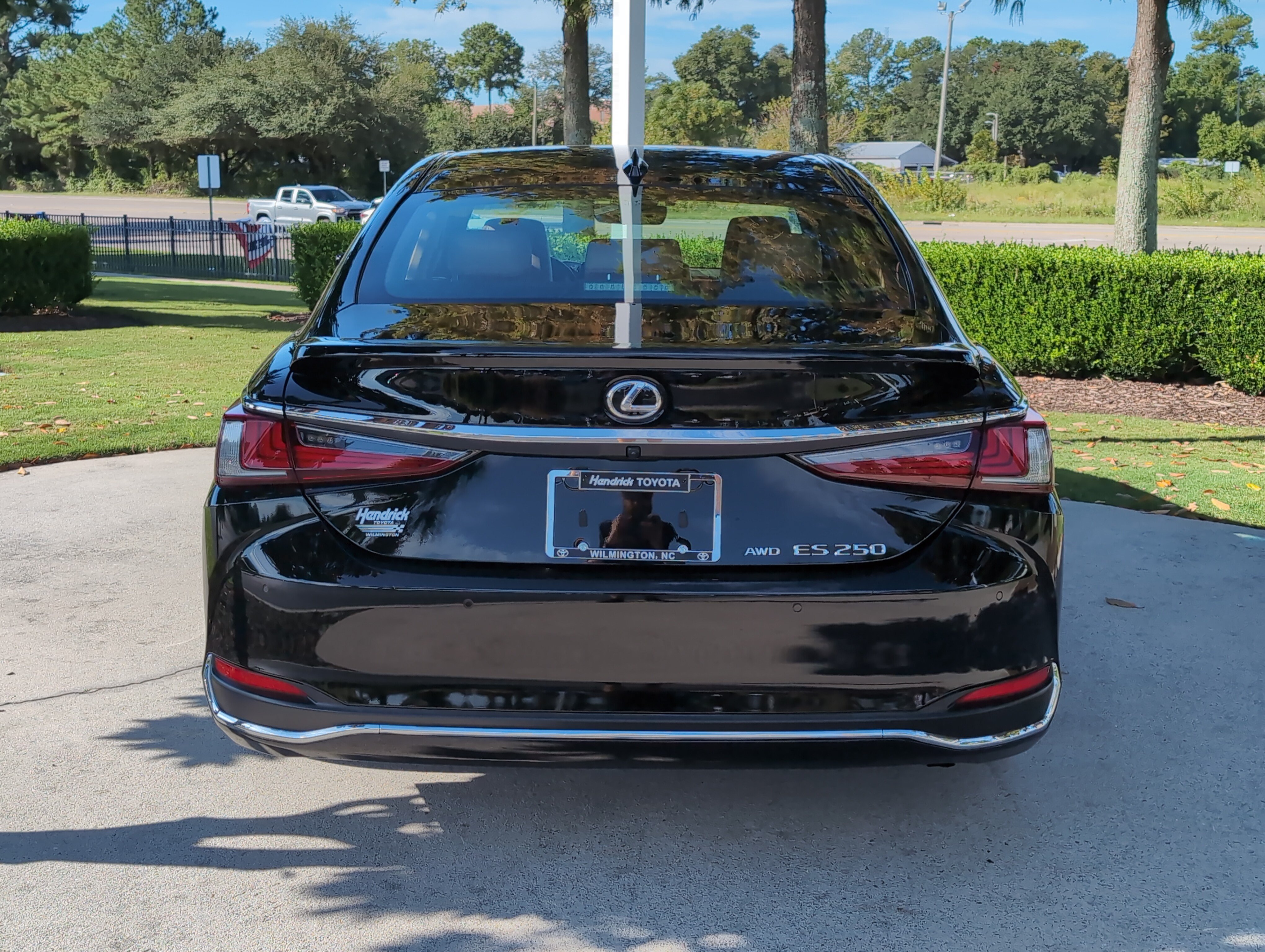 Used 2023 Lexus ES 250 w/ Premium Package AWD/4WD image 9