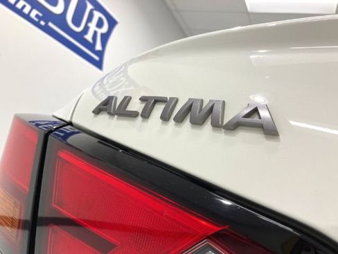 Used 2025 Nissan Altima 2.5 SV FWD image 15