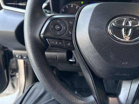 Used 2025 Toyota Corolla LE FWD image 18