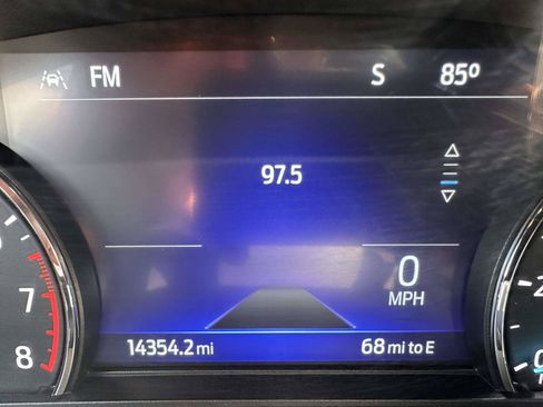 Used 2022 Ford Explorer XLT w/ Equipment Group 202A AWD/4WD image 31