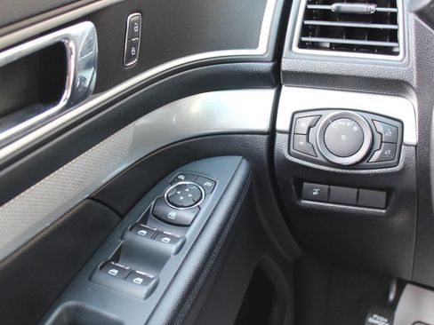 Used 2016 Ford Explorer XLT w/ Equipment Group 202A image 23