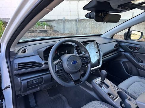 Used 2024 Subaru Crosstrek 2.0i Premium image 2