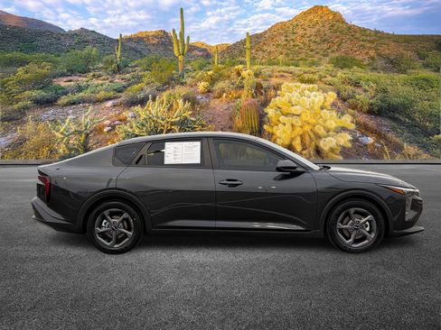 Certified 2025 Kia K4 LXS image 3