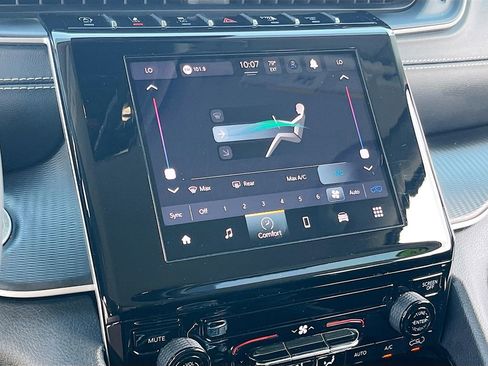 Certified 2023 Jeep Grand Cherokee Laredo AWD/4WD image 15