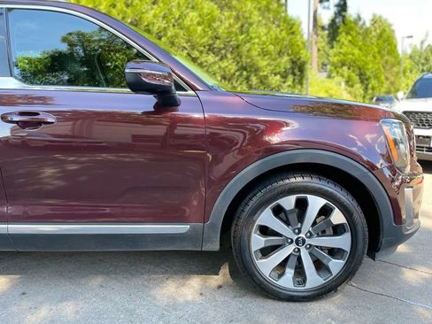 Used 2021 Kia Telluride EX w/ EX Premium Package FWD image 2