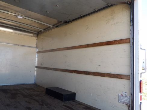 Used 2014 Ford E-350 and Econoline 350 Super Duty RWD image 9