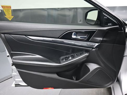 Used 2020 Nissan Maxima Platinum w/ Sport Mat Group image 9