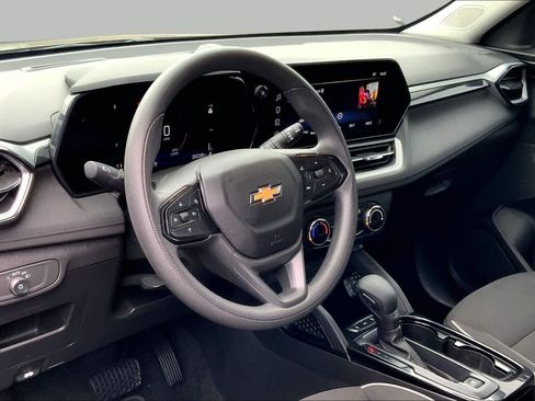 Used 2024 Chevrolet TrailBlazer LS w/ LS Convenience Package FWD image 18
