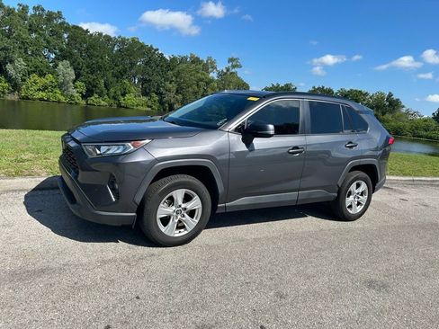 Used 2020 Toyota RAV4 XLE w/ Convenience Package FWD image 2
