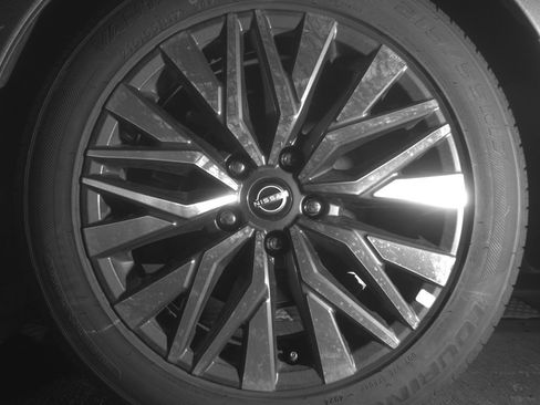 Used 2025 Nissan Altima 2.5 SV FWD image 14