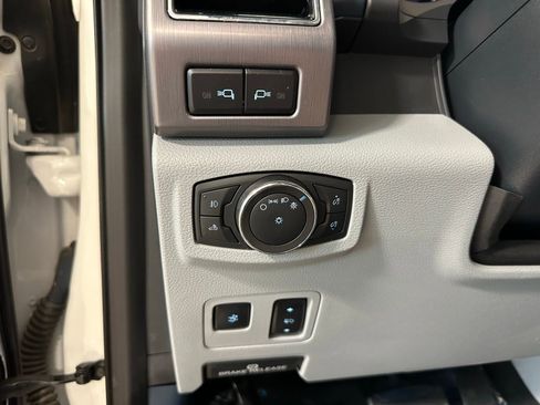 Used 2022 Ford F450 Limited w/ FX4 Off-Road Package image 23