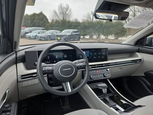 Used 2025 Hyundai Tucson SE image 10