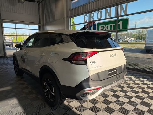 Used 2025 Kia Sportage LX AWD/4WD image 4