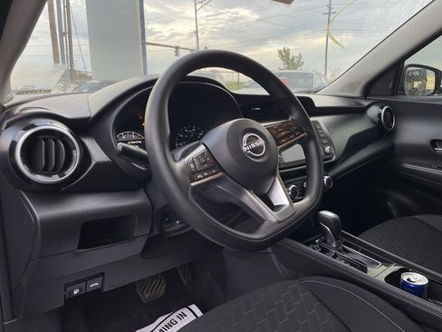 Used 2024 Nissan Kicks SV image 9