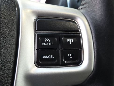 Used 2015 Chrysler Town & Country Limited Platinum image 31