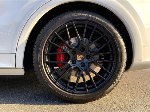 Used 2022 Porsche Cayenne GTS image 10