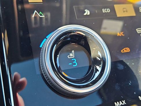 Used 2023 Land Rover Range Rover Velar R-Dynamic S image 22