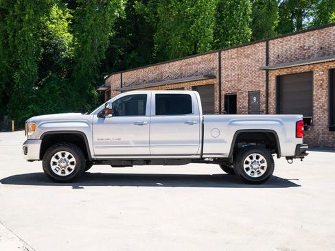 Used 2015 GMC Sierra 2500 Denali w/ Duramax Plus Package AWD/4WD image 4