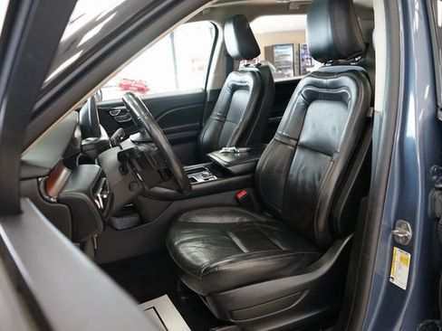 Used 2021 Lincoln Aviator Reserve image 2