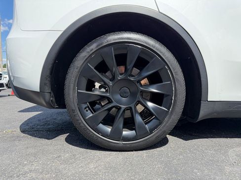 Used 2023 Tesla Model Y Long Range AWD/4WD image 23