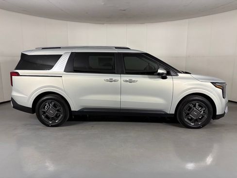 New 2026 Kia Carnival EX FWD image 9