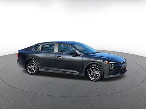 Used 2025 Kia K4 LXS image 2