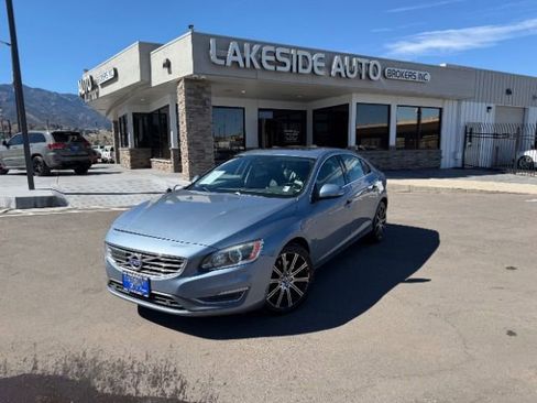 Used 2018 Volvo S60 T5 Inscription Platinum w/ Climate Package image 1