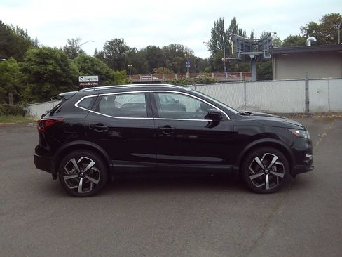 Used 2020 Nissan Rogue Sport SL AWD/4WD image 6