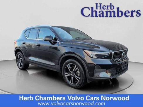 Certified 2024 Volvo XC40 B5 Core w/ Climate Package image 1