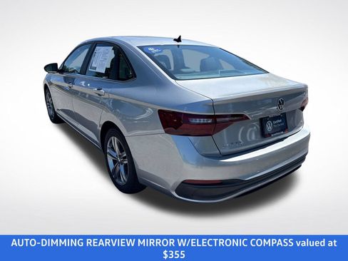 Certified 2023 Volkswagen Jetta SE w/ Panoramic Sunroof Package FWD image 3