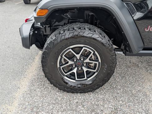 Used 2024 Jeep Wrangler Unlimited Rubicon image 10