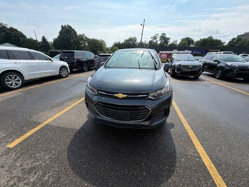 Used 2020 Chevrolet Trax LS FWD image 2