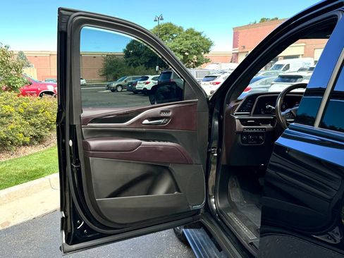 Used 2022 Cadillac Escalade Sport Platinum AWD/4WD image 16