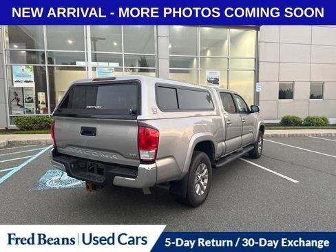 Used 2016 Toyota Tacoma SR5 w/ SR5 Appearance Package (SN) AWD/4WD image 3