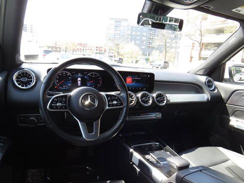 Used 2022 Mercedes-Benz GLB 250 4MATIC w/ Premium Package Lite image 14