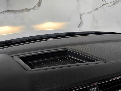 Used 2020 Volkswagen Tiguan SE R-Line image 28