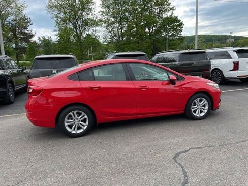 Used 2019 Chevrolet Cruze LS w/ LS Convenience Package FWD image 3