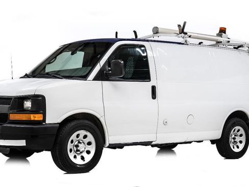 Used 2013 Chevrolet Express 1500 RWD image 2