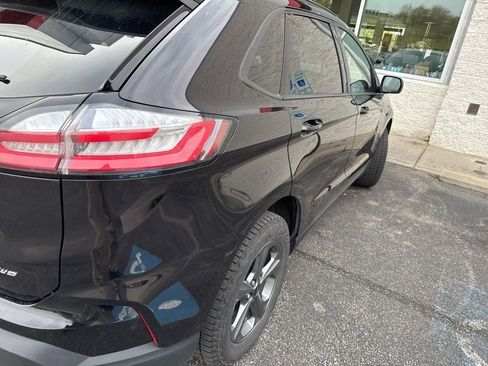 Used 2024 Ford Edge SEL w/ Sport Appearance Package image 3