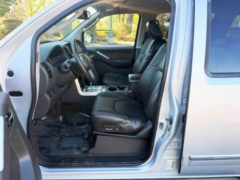 Used 2011 Nissan Pathfinder Silver image 16