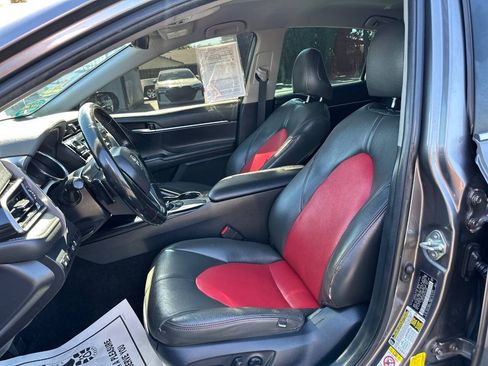 Used 2019 Toyota Camry SE FWD image 15