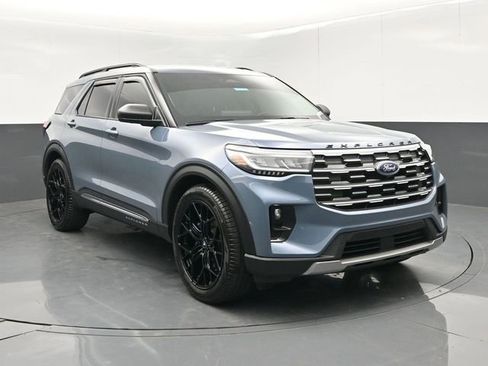 Certified 2025 Ford Explorer Active w/ Active Comfort Package RWD image 2